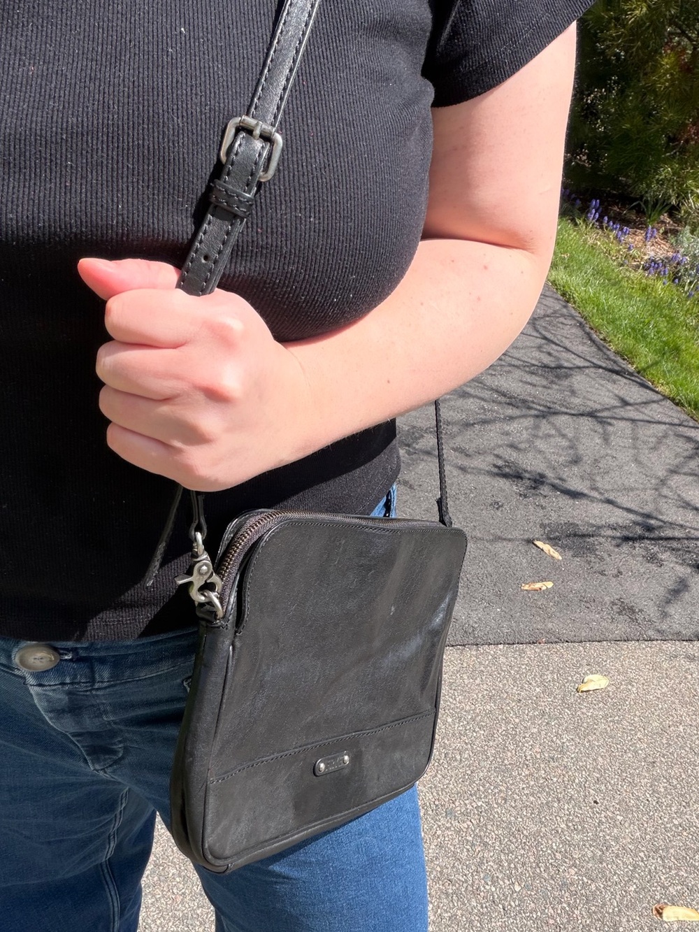 Frye Black Leather Adjustable Strap Messenger Bag Crossbody Western Boho Vintage - Picture 10 of 13